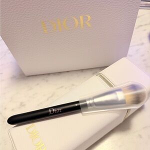 Dior Elegant Black and Cream Makeup foundationBrush with case